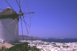 ミコノス島/高台の風車/ギリシャ