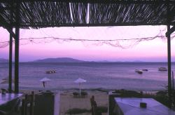 ミコノス島/夕方の海岸/ギリシャ