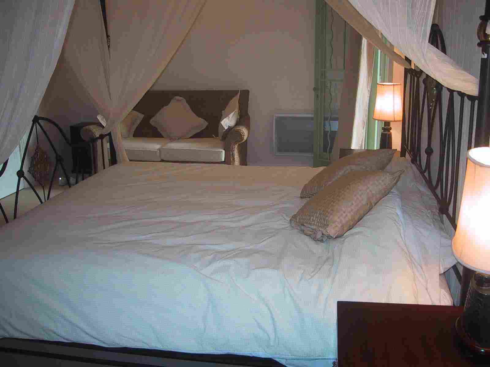 4 poster bed